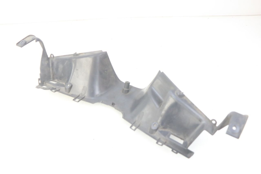 photo de COPRI MANUBRIO POSTERIORE HONDA FES PANTHEON 125 (2003 - 2007) - Primo piano tecnico