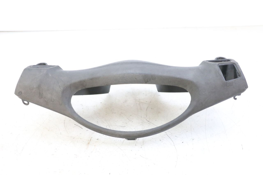 photo de COPRI MANUBRIO POSTERIORE PIAGGIO FLY 2T 50 (2004 - 2017) - Primo piano tecnico