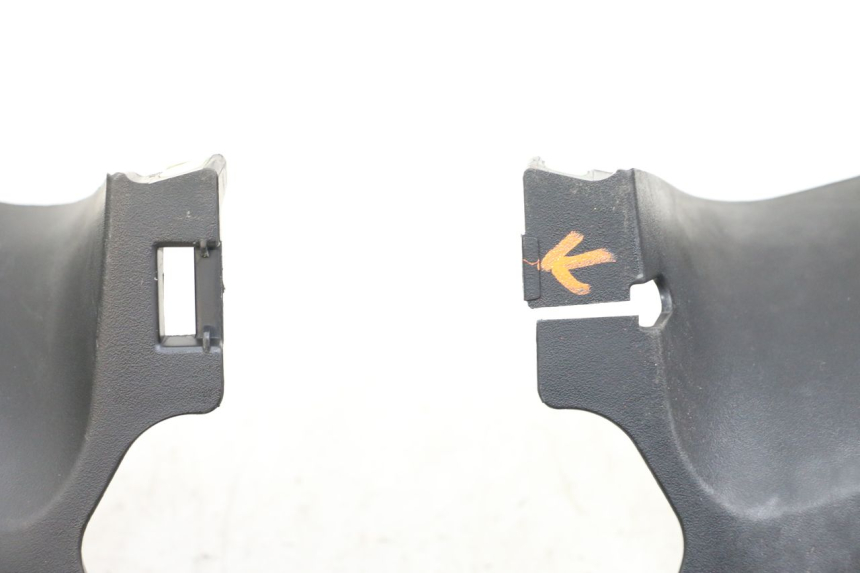 photo de COPRIMANUBRIO POSTERIORE PEUGEOT GEOPOLIS RS 125 (2007 - 2009) - Dettaglio del componente