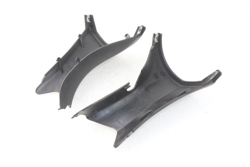 photo de Copri manubrio posteriore SYM GTS EFI ABS 125 (2012 - 2016) - Altra angolazione