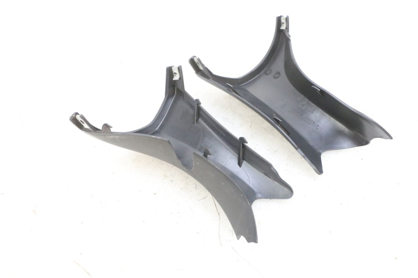 photo de COPRIMANUBRIO POSTERIORE SYM GTS EVO 125 (2009 - 2013) - Altra angolazione