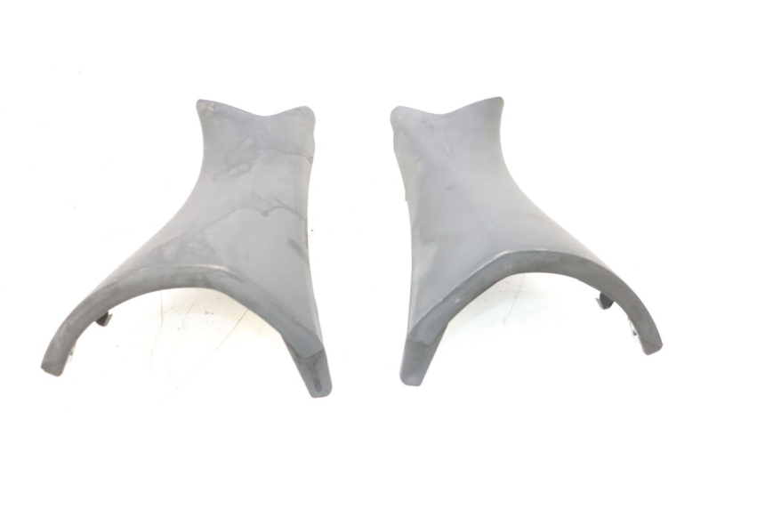 photo de COPRIMANUBRIO POSTERIORE SYM GTS EVO 125 (2009 - 2013) - Dettaglio del componente
