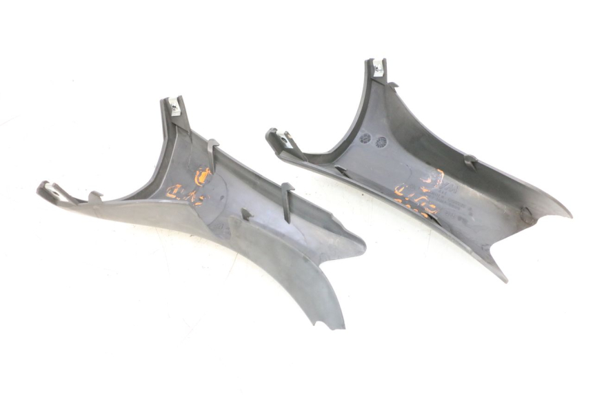 photo de COPRIMANUBRIO POSTERIORE SYM GTS EVO 125 (2009 - 2013) - Altra angolazione