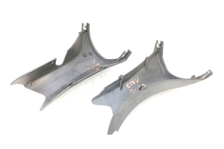photo de COPRIMANUBRIO POSTERIORE SYM GTS EVO 125 (2009 - 2013) - Primo piano tecnico