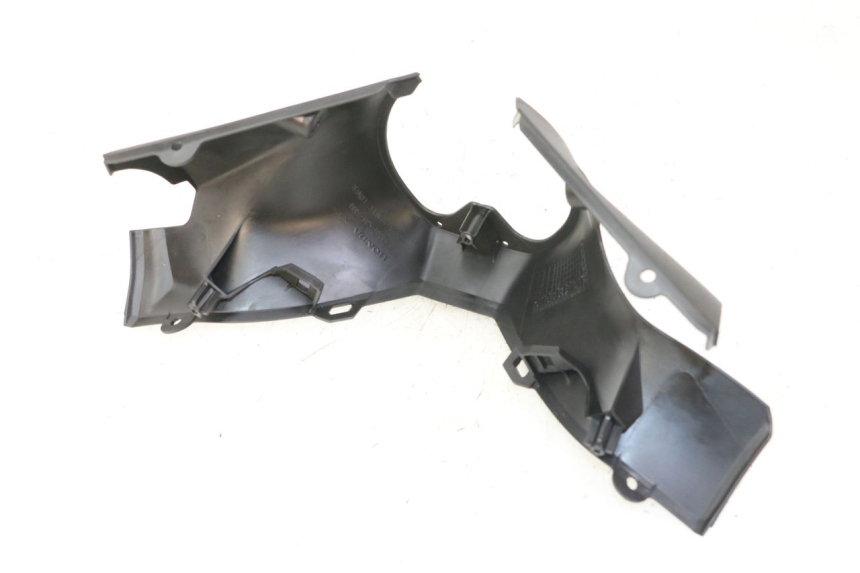 photo de COPRIMANUBRIO POSTERIORE HONDA FORZA 125 (2021 - 2025) - Primo piano tecnico