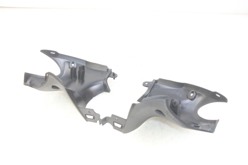 photo de COFANO MANUBRIO POSTERIORE YAMAHA HW XENTER 125 (2011 - 2017) - Primo piano tecnico