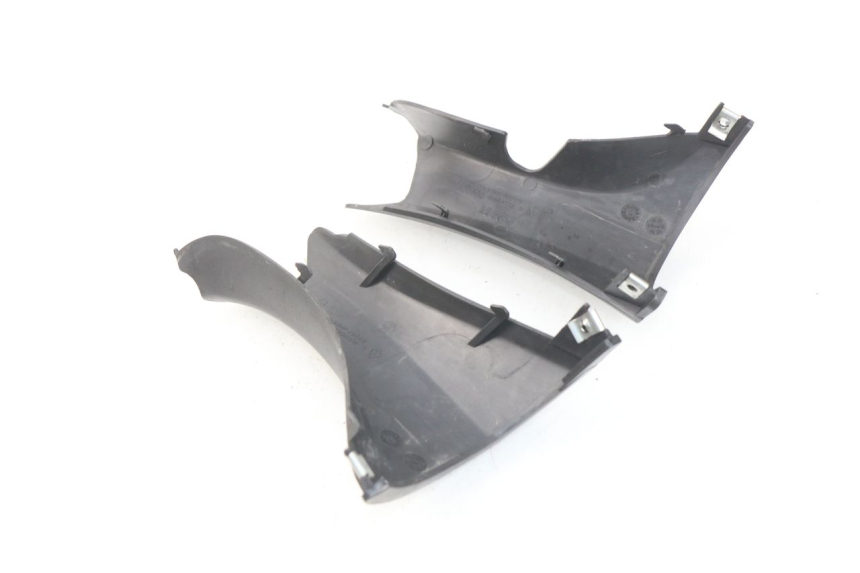 photo de COPERCHIO MANUBRIO POSTERIORE SYM JOYMAX 250 (2013 - 2017) - Altra angolazione