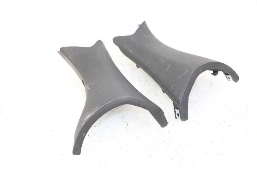 photo de COPRIMANUBRIO POSTERIORE SYM JOYMAX 125 (2010 - 2017) - Dettaglio del componente