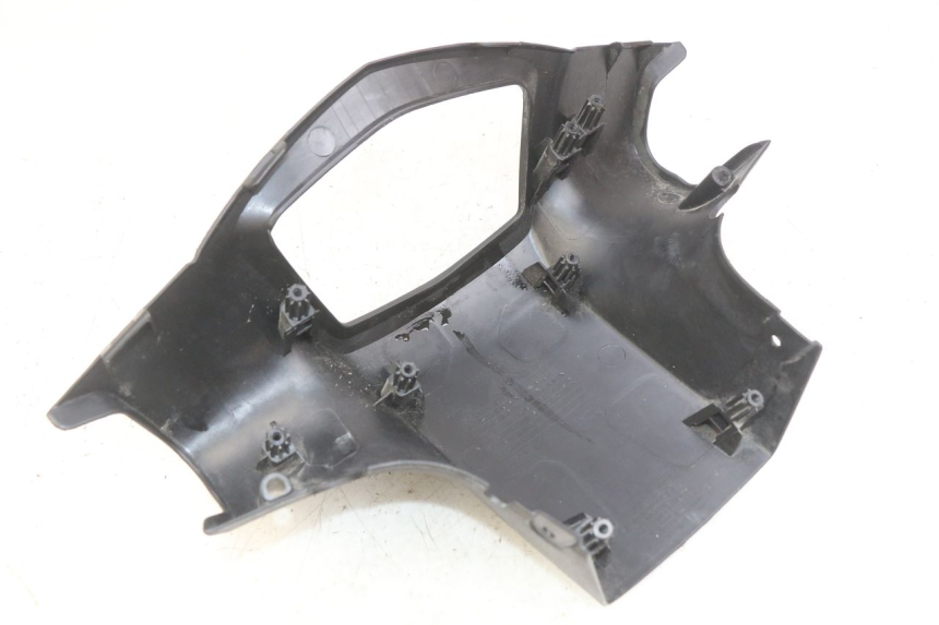 photo de COPRI MANUBRIO POSTERIORE PEUGEOT KISBEE 2T 50 (2010 - 2017) - Primo piano tecnico