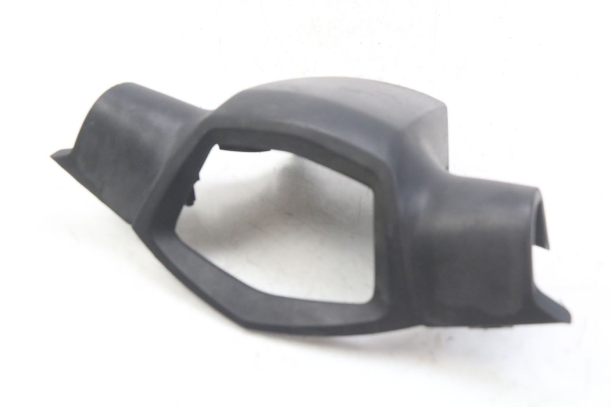 photo de COPRI MANUBRIO POSTERIORE PEUGEOT KISBEE 2T 50 (2010 - 2017) - Altra angolazione