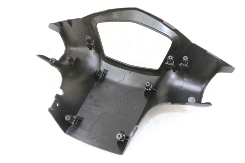 photo de COPRIMANUBRIO POSTERIORE PEUGEOT KISBEE 2T 50 (2018 - 2022) - Dettagli dei punti di fissaggio