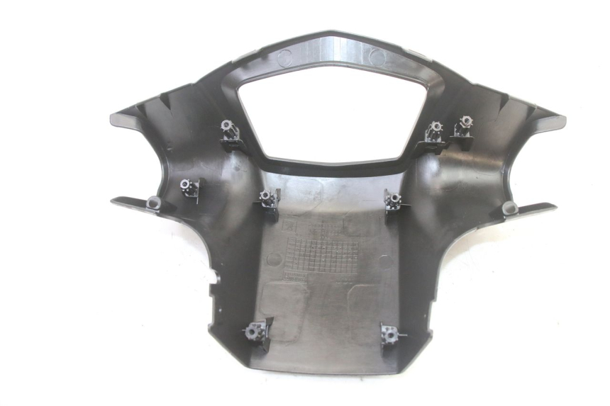 photo de COPRI MANUBRIO POSTERIORE PEUGEOT KISBEE 2T 50 (2010 - 2017) - Altra angolazione