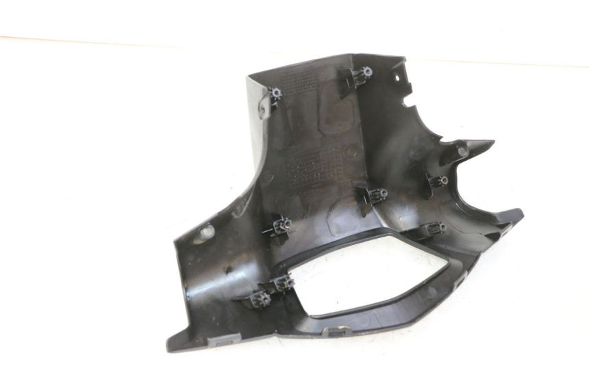 photo de COPRI MANUBRIO POSTERIORE PEUGEOT KISBEE 2T 50 (2010 - 2017) - Dettaglio del componente