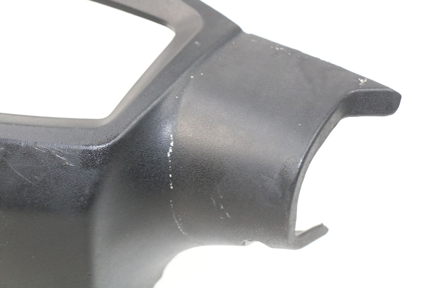 photo de COPRI MANUBRIO POSTERIORE PEUGEOT KISBEE 4T 50 (2018 - 2022) - Zoom sullo stato d'uso