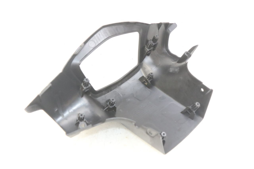 photo de COPRI MANUBRIO POSTERIORE PEUGEOT KISBEE 4T 50 (2010 - 2017) - Altra angolazione