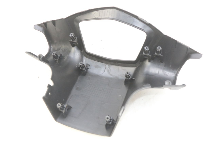 photo de COPRI MANUBRIO POSTERIORE PEUGEOT KISBEE 4T 50 (2010 - 2017) - Primo piano tecnico