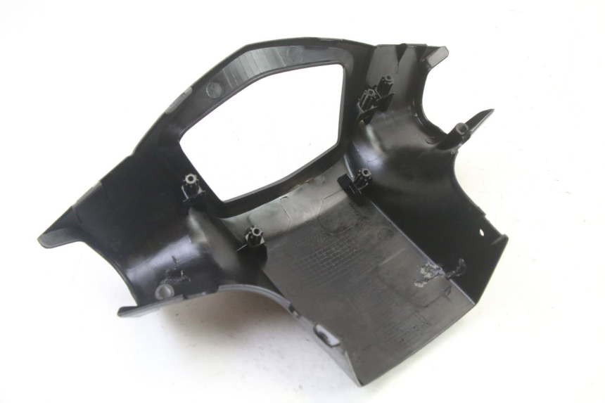 photo de COPRI MANUBRIO POSTERIORE PEUGEOT KISBEE 4T 50 (2018 - 2022) - Primo piano tecnico