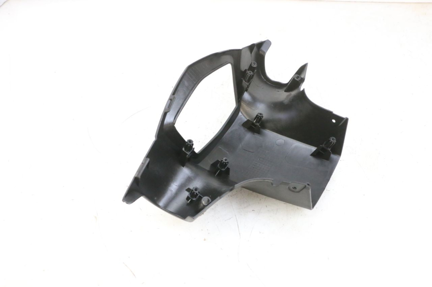 photo de COPRI MANUBRIO POSTERIORE PEUGEOT KISBEE 4T 50 (2010 - 2017) - Altra angolazione