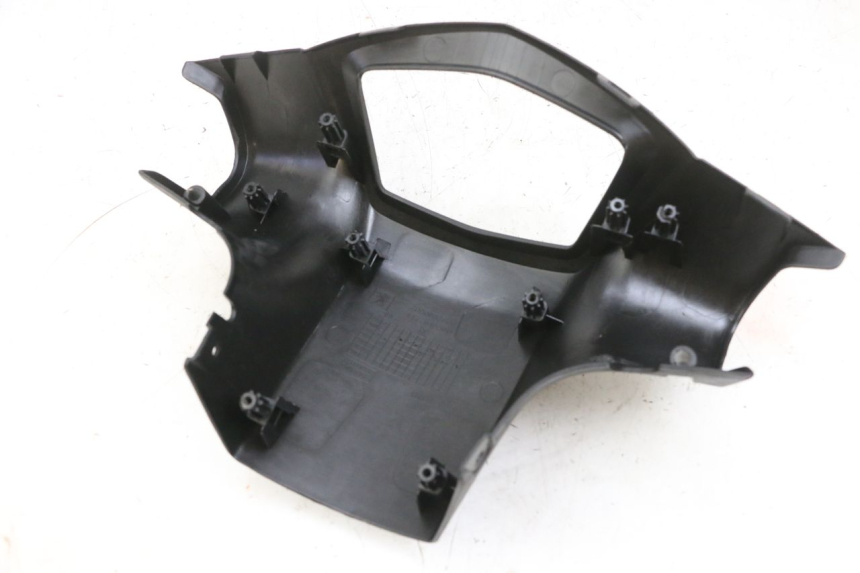 photo de COPRI MANUBRIO POSTERIORE PEUGEOT KISBEE 4T 50 (2010 - 2017) - Primo piano tecnico