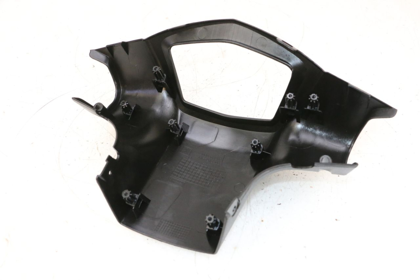 photo de COPRI MANUBRIO POSTERIORE PEUGEOT KISBEE 4T 50 (2010 - 2017) - Altra angolazione