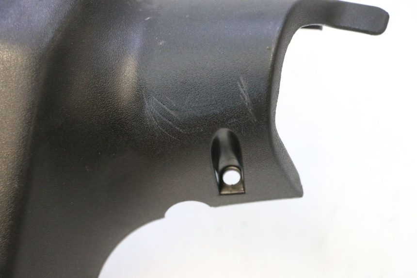 photo de COPRIMANUBRIO POSTERIORE PEUGEOT KISBEE 4T 50 (2023 - 2026) - Dettaglio del componente