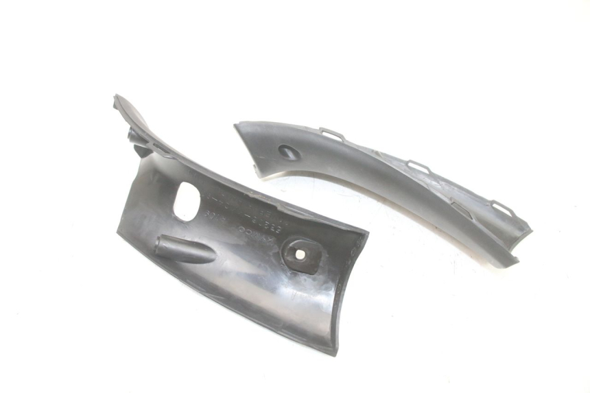 photo de COPERCHIO MANUBRIO POSTERIORE KYMCO GRAND DINK 125 (2008 - 2014) - Primo piano tecnico