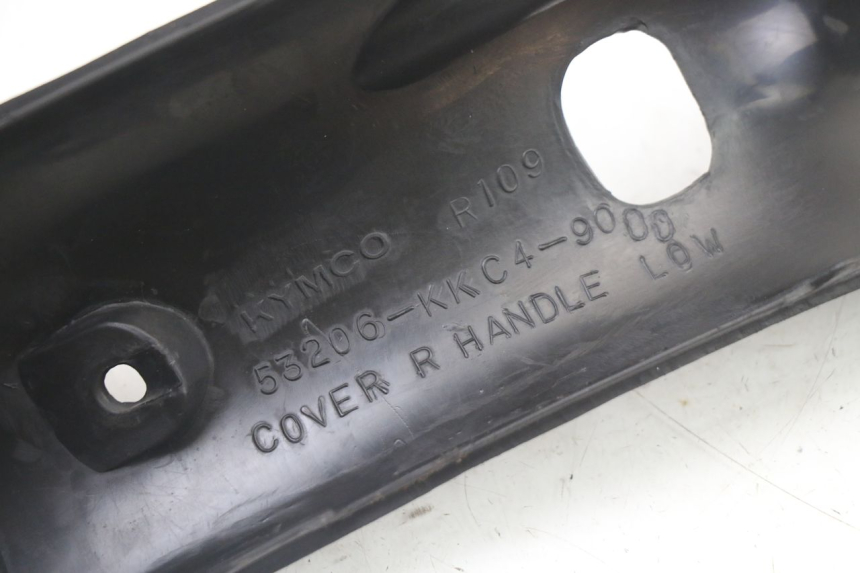 photo de COPERCHIO MANUBRIO POSTERIORE KYMCO GRAND DINK 125 (2008 - 2014) - Dettagli dei punti di fissaggio
