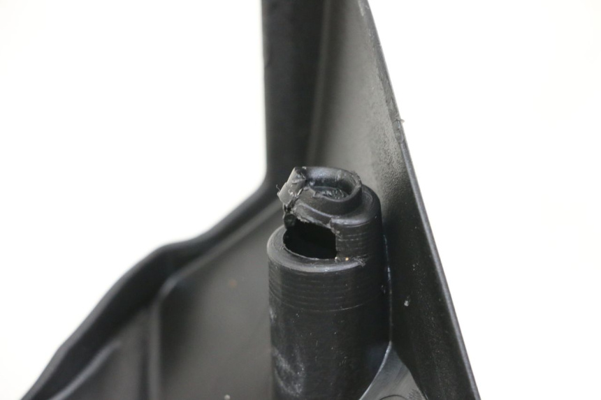 photo de COPERCHIO MANUBRIO POSTERIORE KYMCO XCITING 500 (2007 - 2010) - Dettagli dei punti di fissaggio