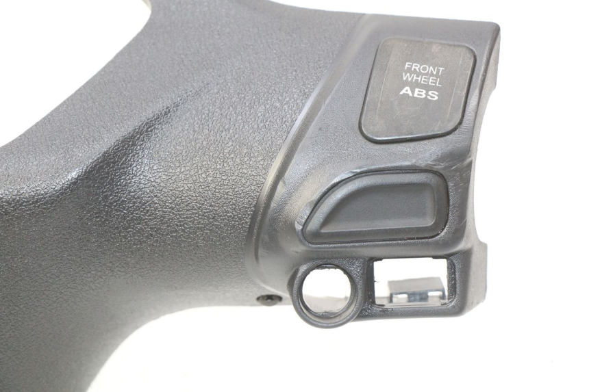 photo de COPRI MANUBRIO POSTERIORE PIAGGIO LIBERTY IGET S 125 (2016 - 2020) - Stato della superficie e materiale