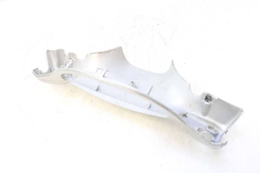 photo de COPRIMANUBRIO POSTERIORE PIAGGIO LIBERTY 50 (1998 - 2003) - Altra angolazione
