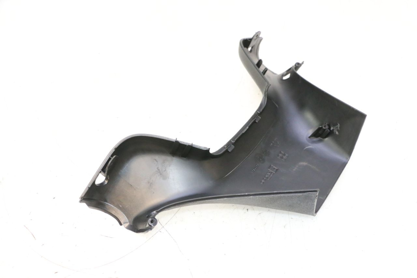 photo de COPERCHIO MANUBRIO POSTERIORE PIAGGIO MP3 LT 300 (2010 - 2016) - Dettagli dei punti di fissaggio