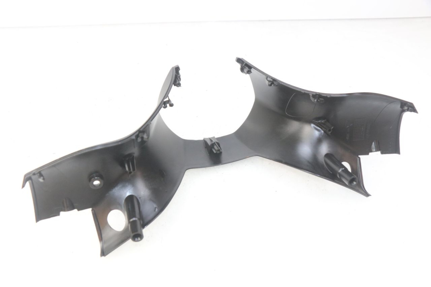 photo de COPRI MANUBRIO POSTERIORE PIAGGIO MP3 500 (2014 - 2017) - Dettagli dei punti di fissaggio