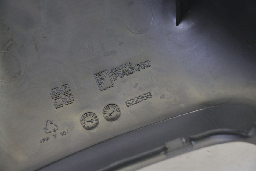 photo de COFANO MANUBRIO POSTERIORE PIAGGIO MP3 500 (2011 - 2015) - Marcature e riferimenti originali