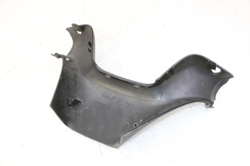 photo de COFANO MANUBRIO POSTERIORE PIAGGIO MP3 RL 250 (2006 - 2010) - Dettagli dei punti di fissaggio