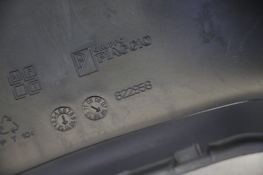 photo de COFANO MANUBRIO POSTERIORE PIAGGIO MP3 RL 250 (2006 - 2010) - Dettagli dei punti di fissaggio