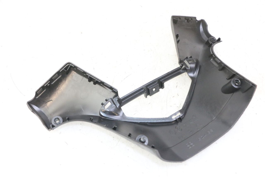 photo de COPRI MANUBRIO POSTERIORE GILERA NEXUS 125 (2009 - 2013) - Dettagli dei punti di fissaggio