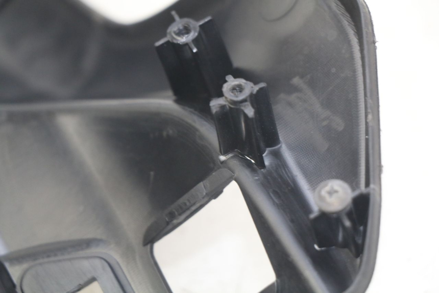 photo de COPRI MANUBRIO POSTERIORE HONDA NHX LEAD 110 (2008 - 2010) - Zoom sullo stato d'uso