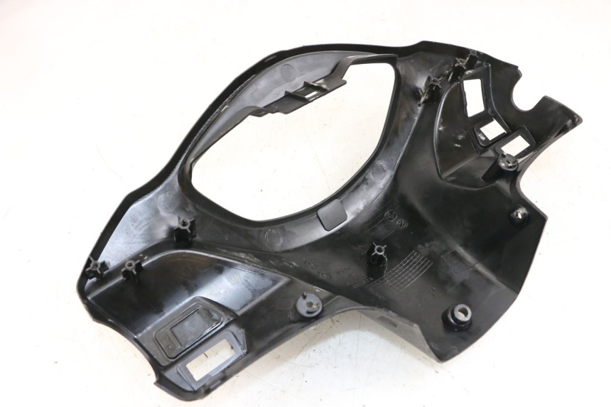 photo de COPRI MANUBRIO POSTERIORE HONDA NHX LEAD 110 (2008 - 2010) - Primo piano tecnico