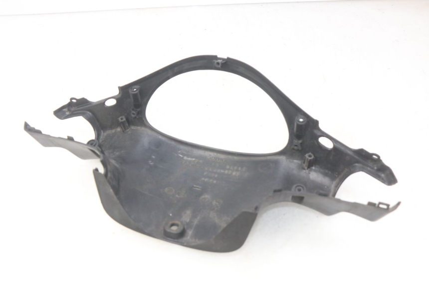 photo de COPRI MANUBRIO POSTERIORE KYMCO PEOPLE 250 (2004 - 2008) - Primo piano tecnico