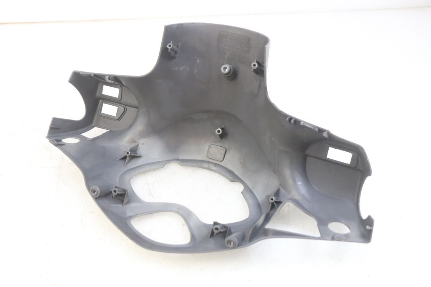 photo de COPRI MANUBRIO POSTERIORE HONDA PES PS I 125 (2006 - 2012) - Primo piano tecnico
