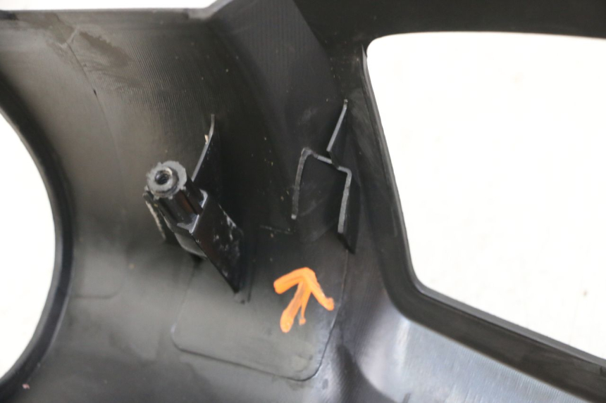 photo de COPRIMANUBRIO POSTERIORE PEUGEOT VIVACITY 125 (2010 - 2017) - Dettagli dei punti di fissaggio