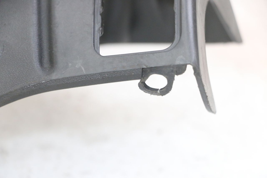 photo de COPRIMANUBRIO POSTERIORE GILERA RUNNER SL 50 (2006 - 2009) - Dettagli dei punti di fissaggio