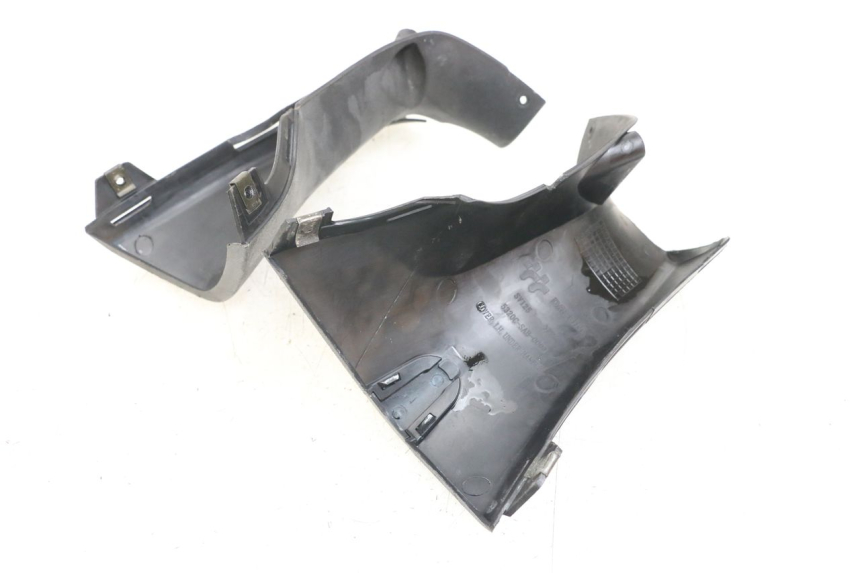 photo de COPERCHIO MANUBRIO POSTERIORE DAELIM S3 125 (2010 - 2017) - Primo piano tecnico