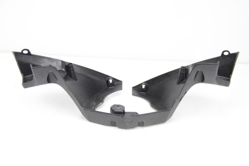 photo de COPERCHIO MANUBRIO POSTERIORE PEUGEOT SATELIS 125 (2013 - 2018) - Dettaglio del componente