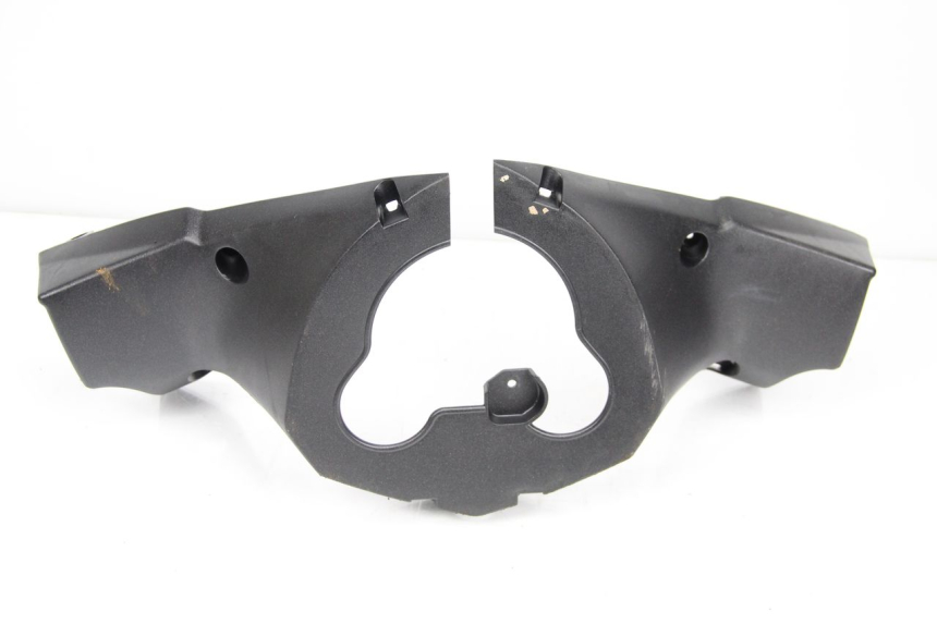 photo de COPERCHIO MANUBRIO POSTERIORE PEUGEOT SATELIS 125 (2013 - 2018) - Zoom sullo stato d'uso