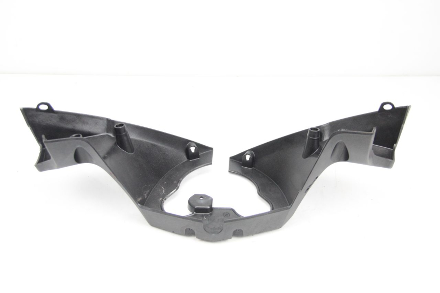 photo de COPERCHIO MANUBRIO POSTERIORE PEUGEOT SATELIS 125 (2013 - 2018) - Altra angolazione