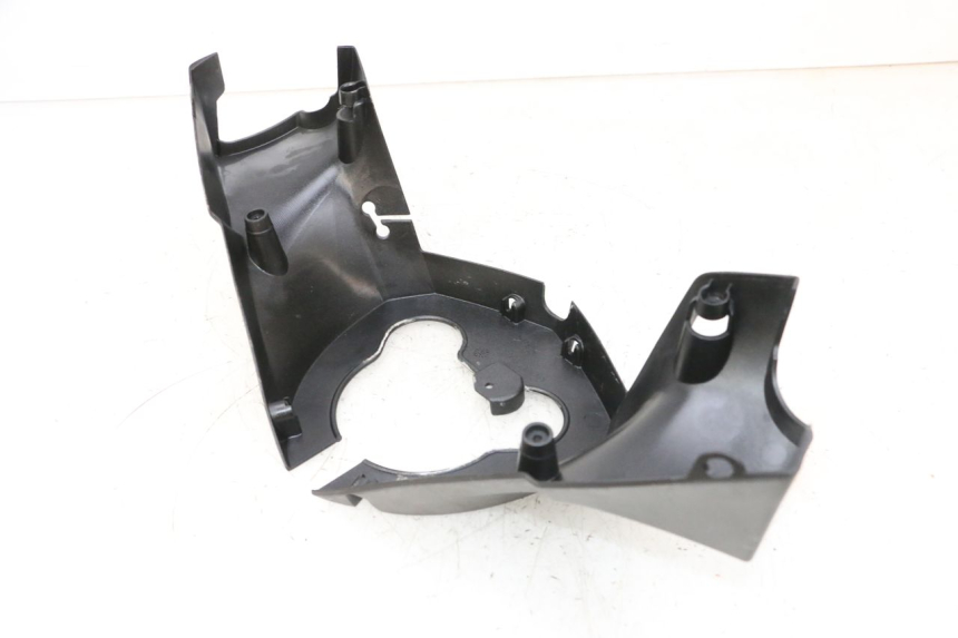 photo de COPERCHIO MANUBRIO POSTERIORE PEUGEOT SATELIS 125 (2013 - 2018) - Primo piano tecnico