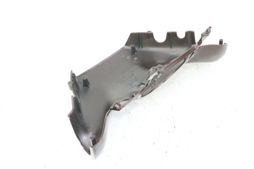 photo de COPRIMANUBRIO POSTERIORE APRILIA SCARABEO GT TOURING 125 (1999 - 2005) - Zoom sullo stato d'uso