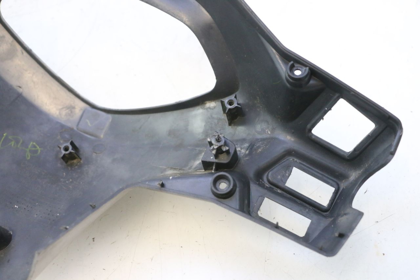 photo de COFANO MANUBRIO POSTERIORE HONDA SCV LEAD 100 (2003 - 2007) - Primo piano tecnico