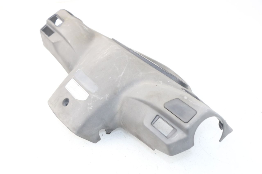 photo de COPERCHIO MANUBRIO POSTERIORE HONDA SES DYLAN 125 (2002 - 2006) - Altra angolazione